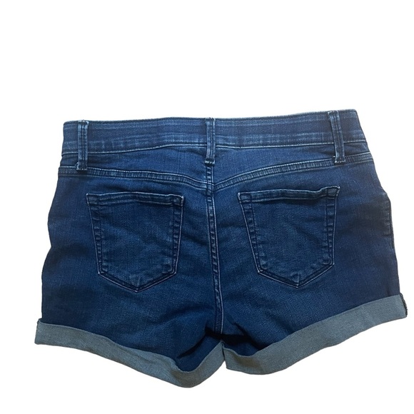 Ingrid & Isabel Maternity shorts - Picture 2 of 3